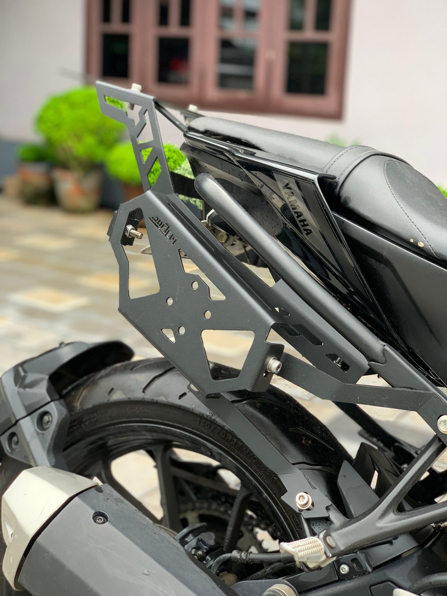 saddle stay for mt 15