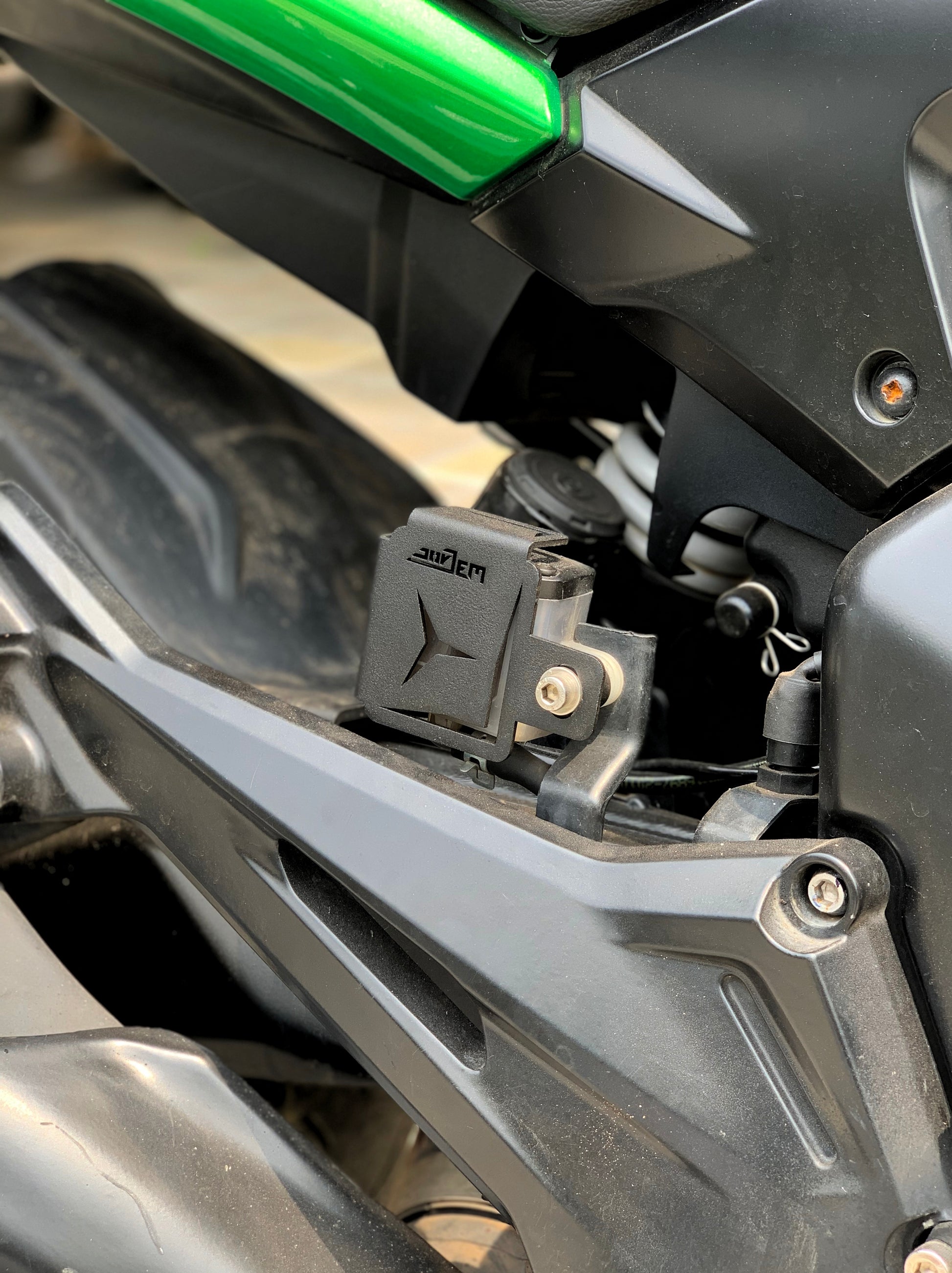 dominar 250 oil container guard