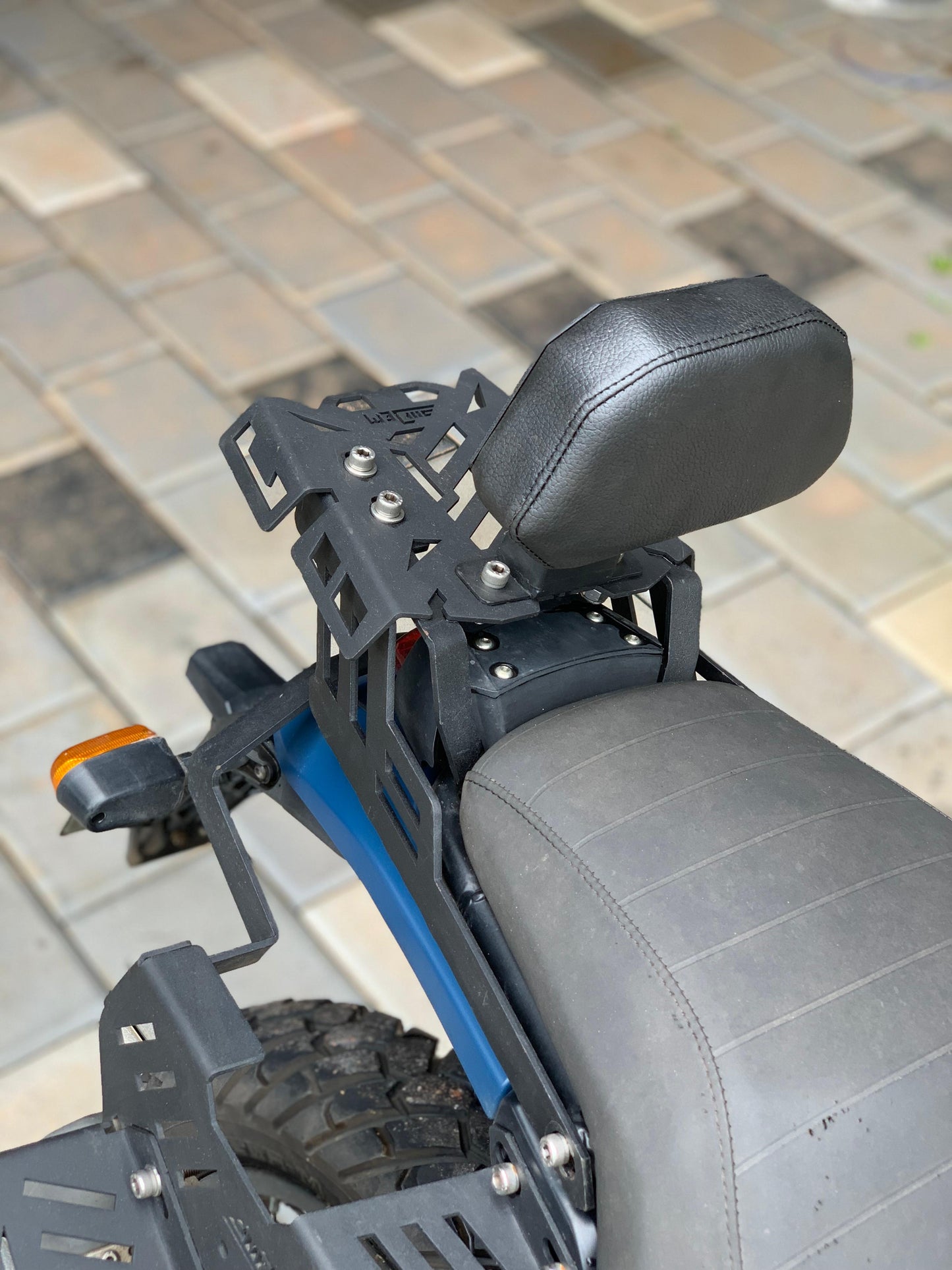 scram 411 backrest