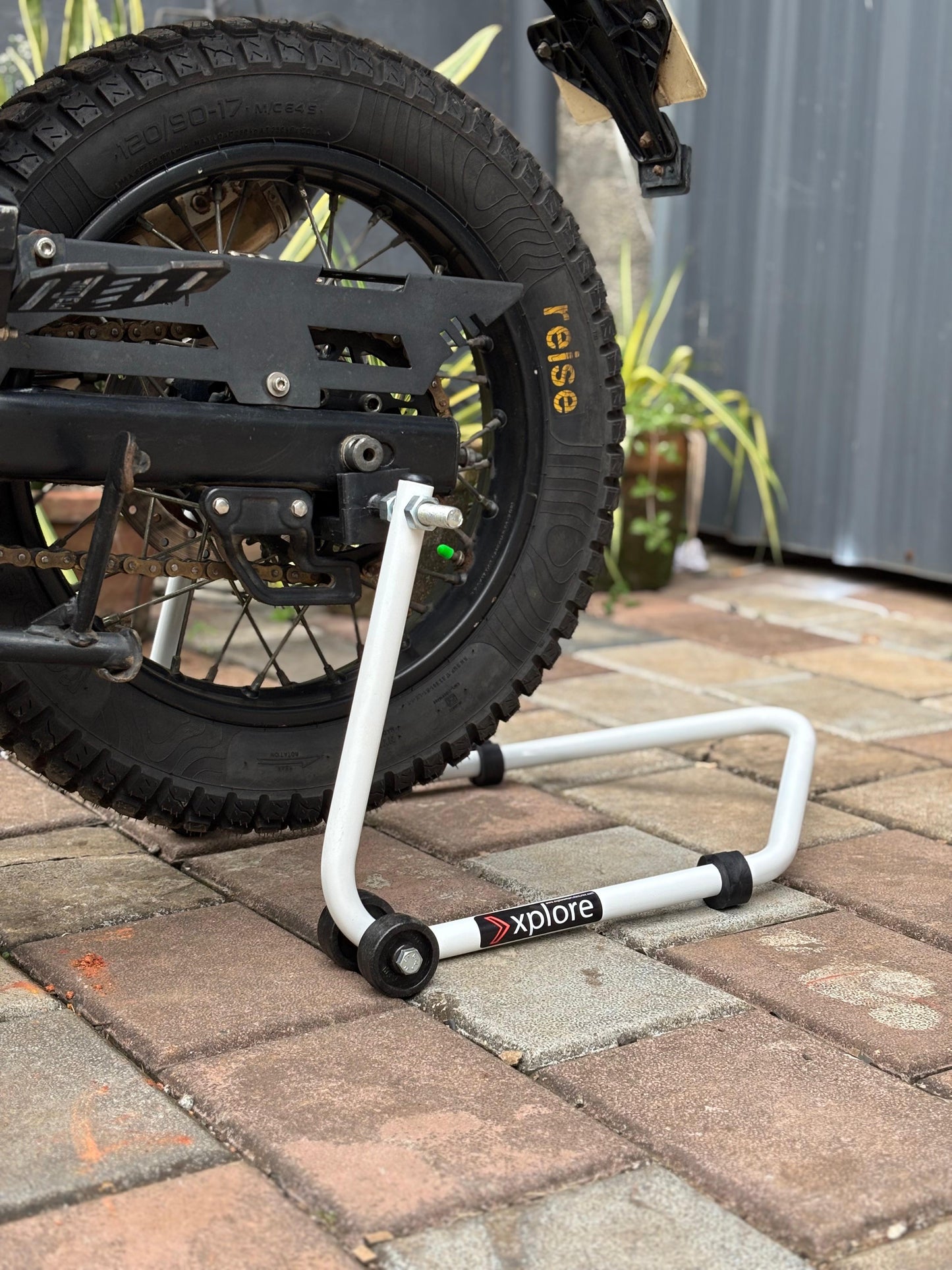 Explore High Quality Universal Paddock Stand With Swingarm L Supports For All Bikes Upto 250kg Weight