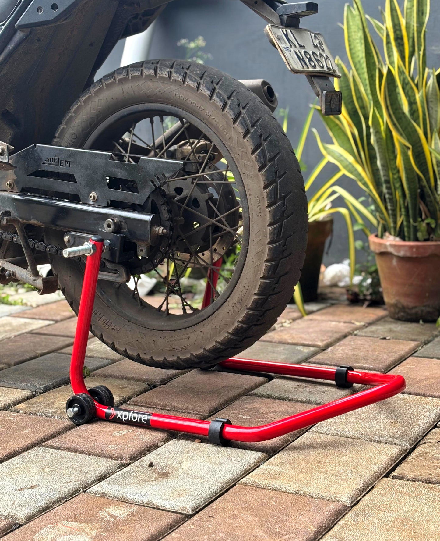 Explore High Quality Universal Paddock Stand With Swingarm L Supports For All Bikes Upto 250kg Weight