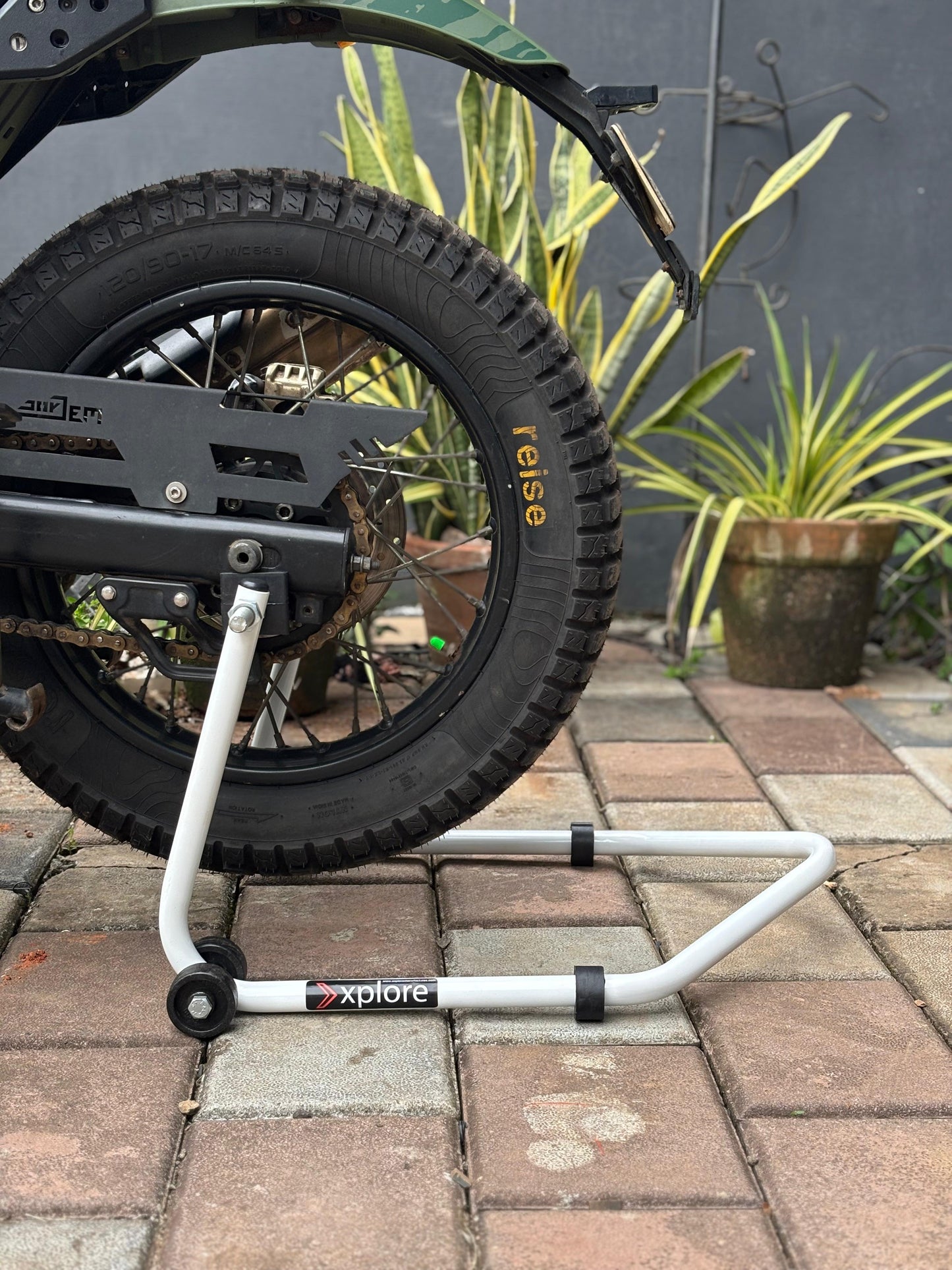 Explore High Quality Universal Paddock Stand With Swingarm L Supports For All Bikes Upto 250kg Weight