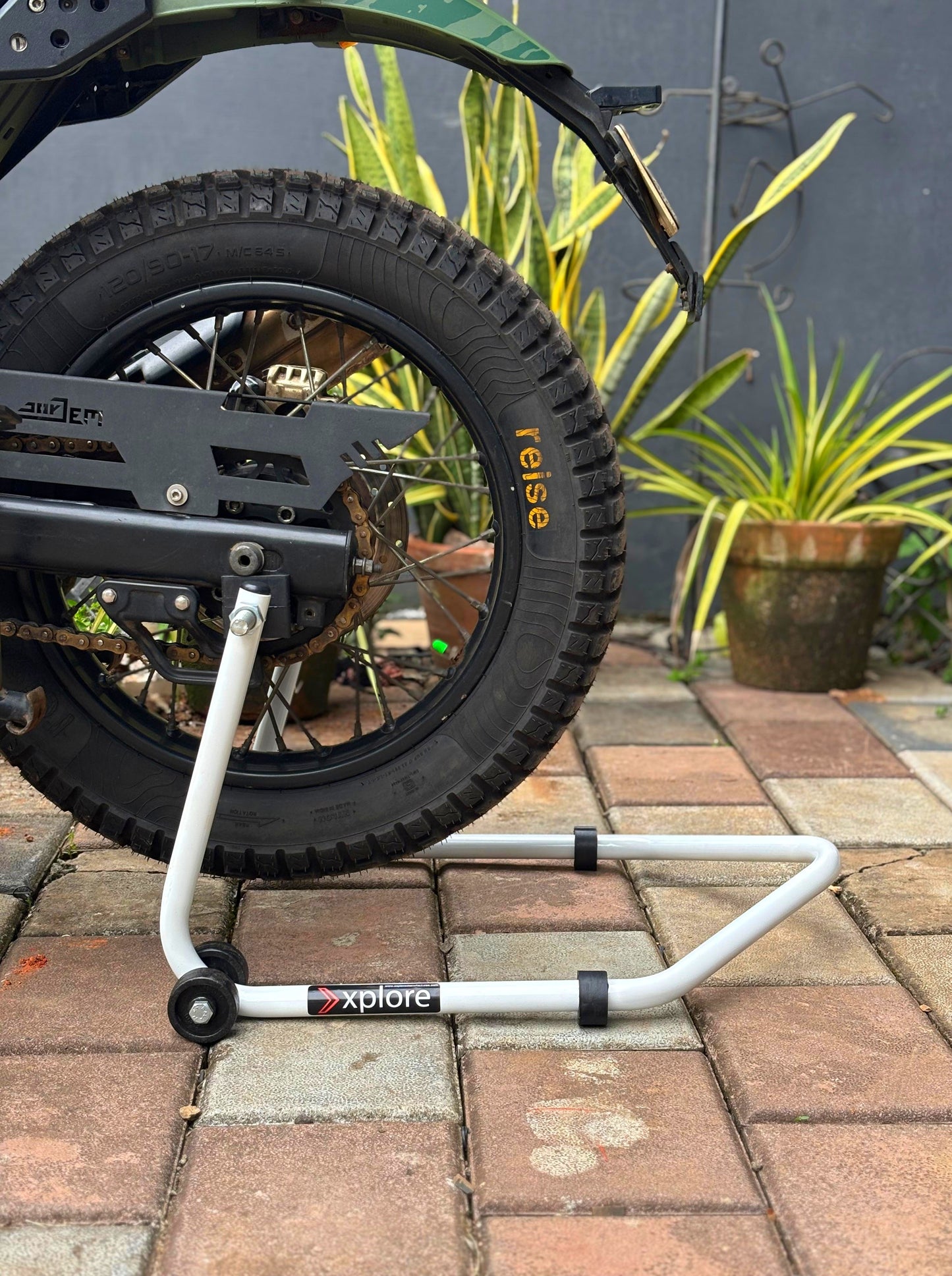 Explore High Quality Universal Paddock Stand With Swingarm L Supports For All Bikes Upto 250kg Weight