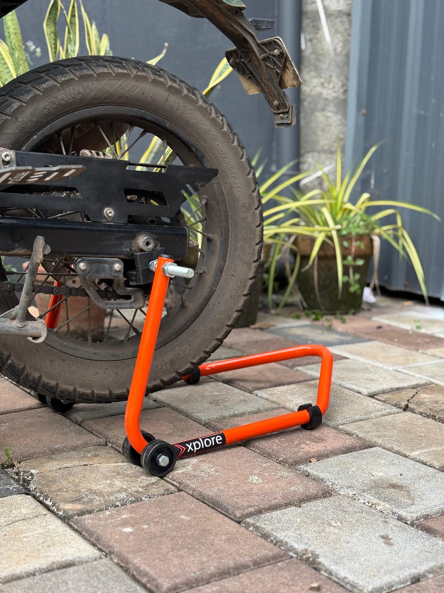 Explore High Quality Universal Paddock Stand With Swingarm L Supports For All Bikes Upto 250kg Weight