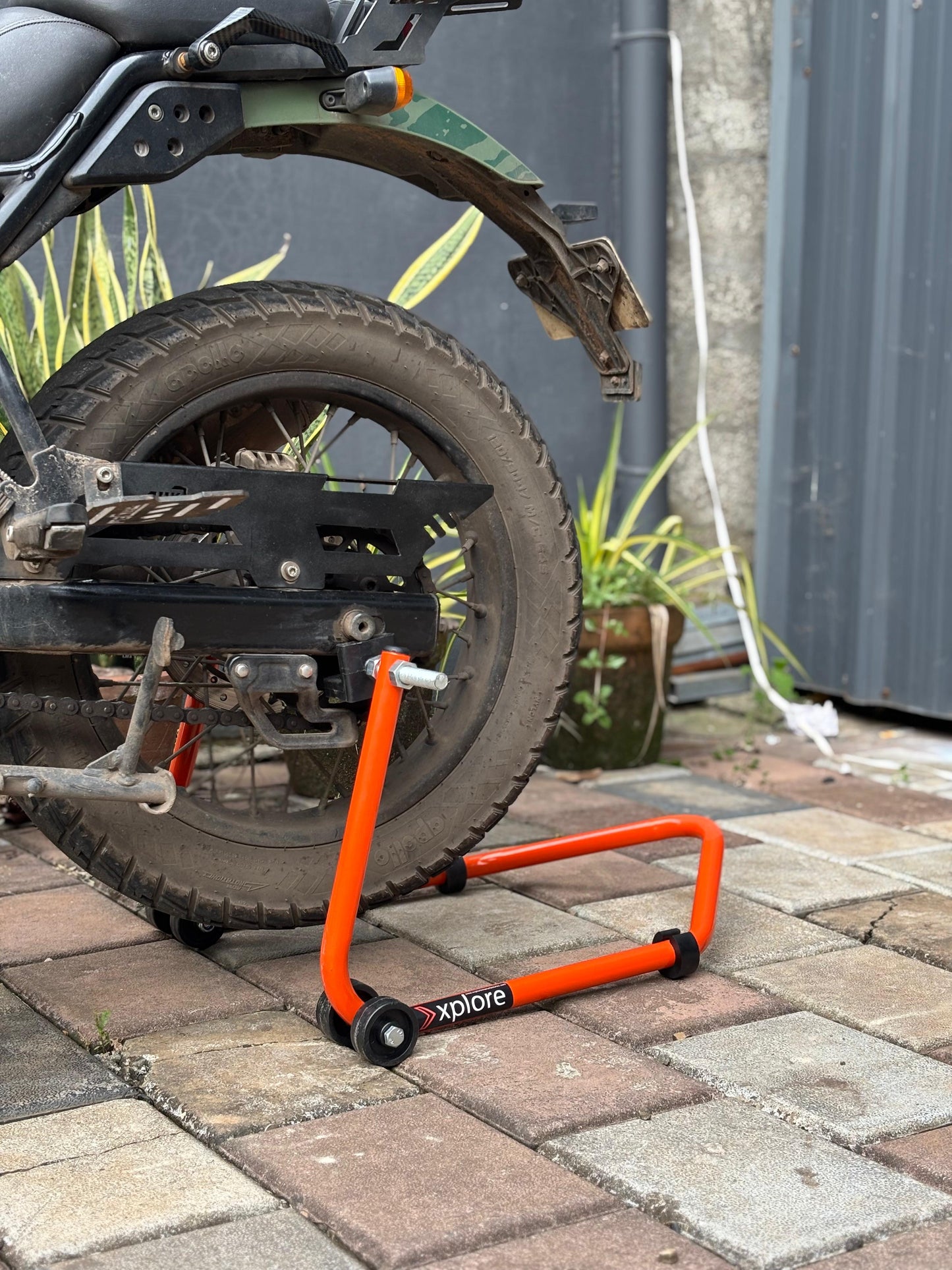 Explore High Quality Universal Paddock Stand With Swingarm L Supports For All Bikes Upto 250kg Weight