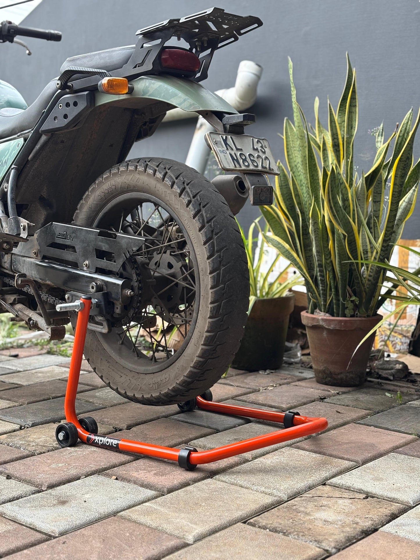 Explore High Quality Universal Paddock Stand With Swingarm L Supports For All Bikes Upto 250kg Weight