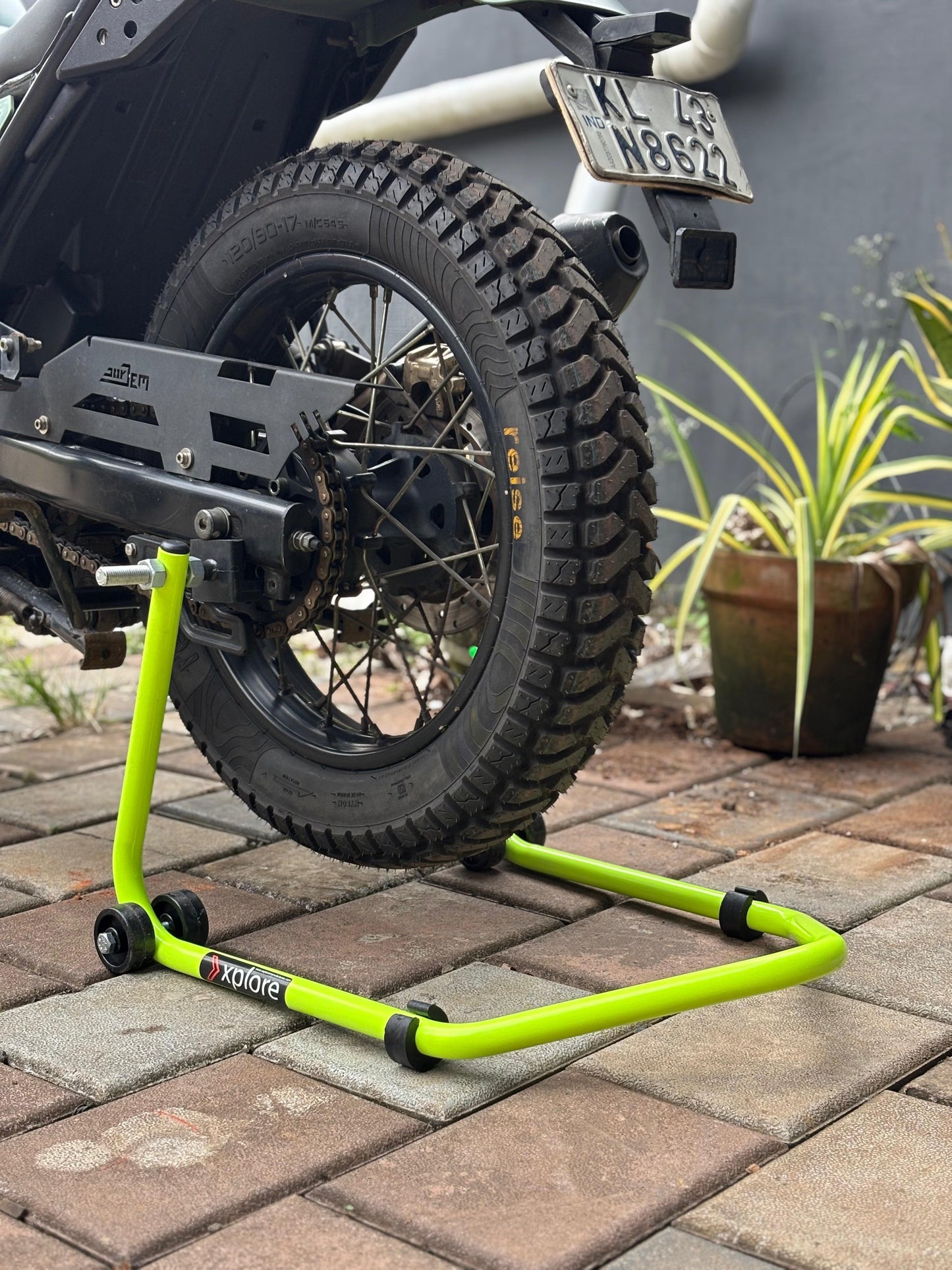 Explore High Quality Universal Paddock Stand With Swingarm L Supports For All Bikes Upto 250kg Weight