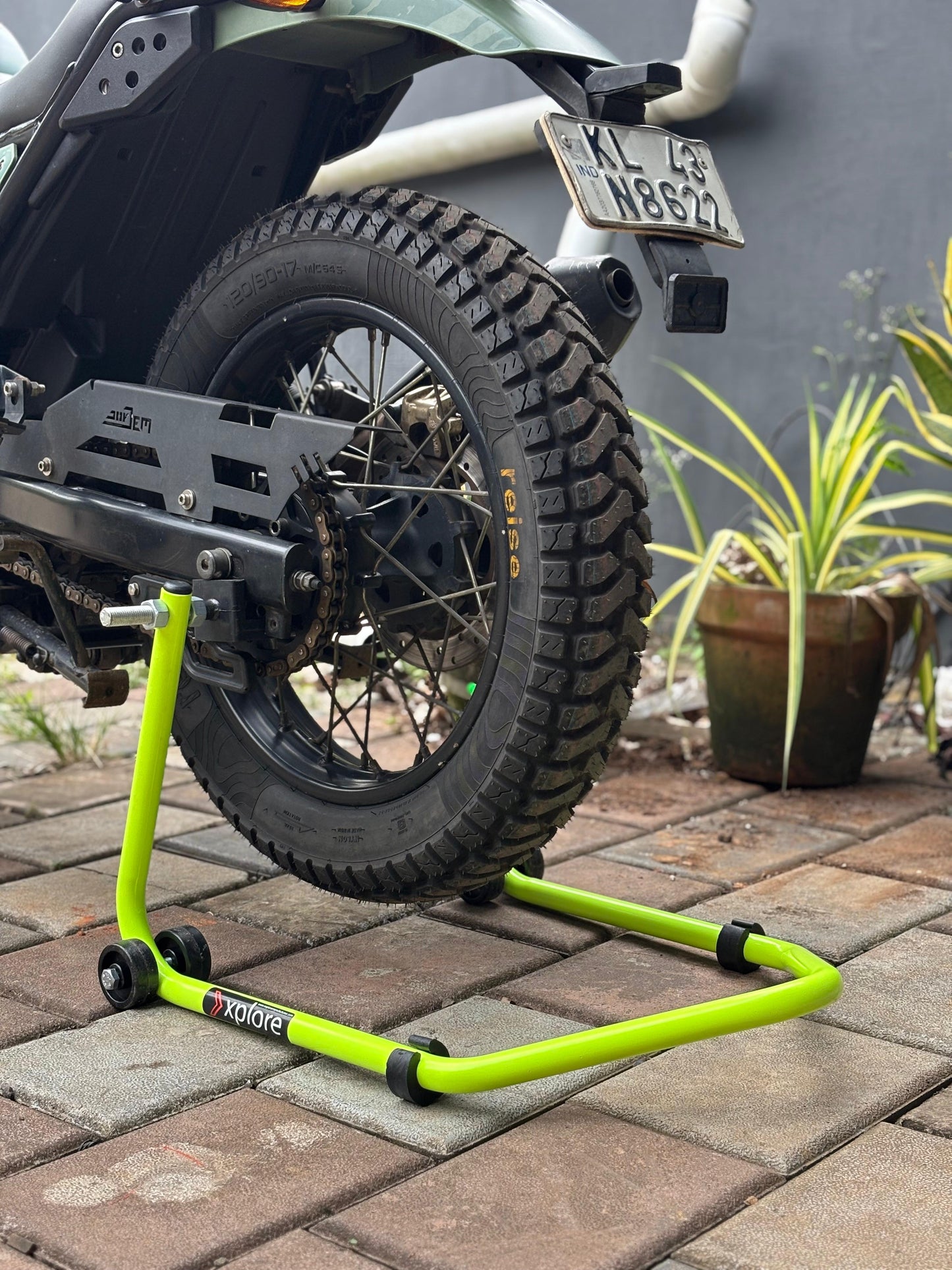 Explore High Quality Universal Paddock Stand With Swingarm L Supports For All Bikes Upto 250kg Weight