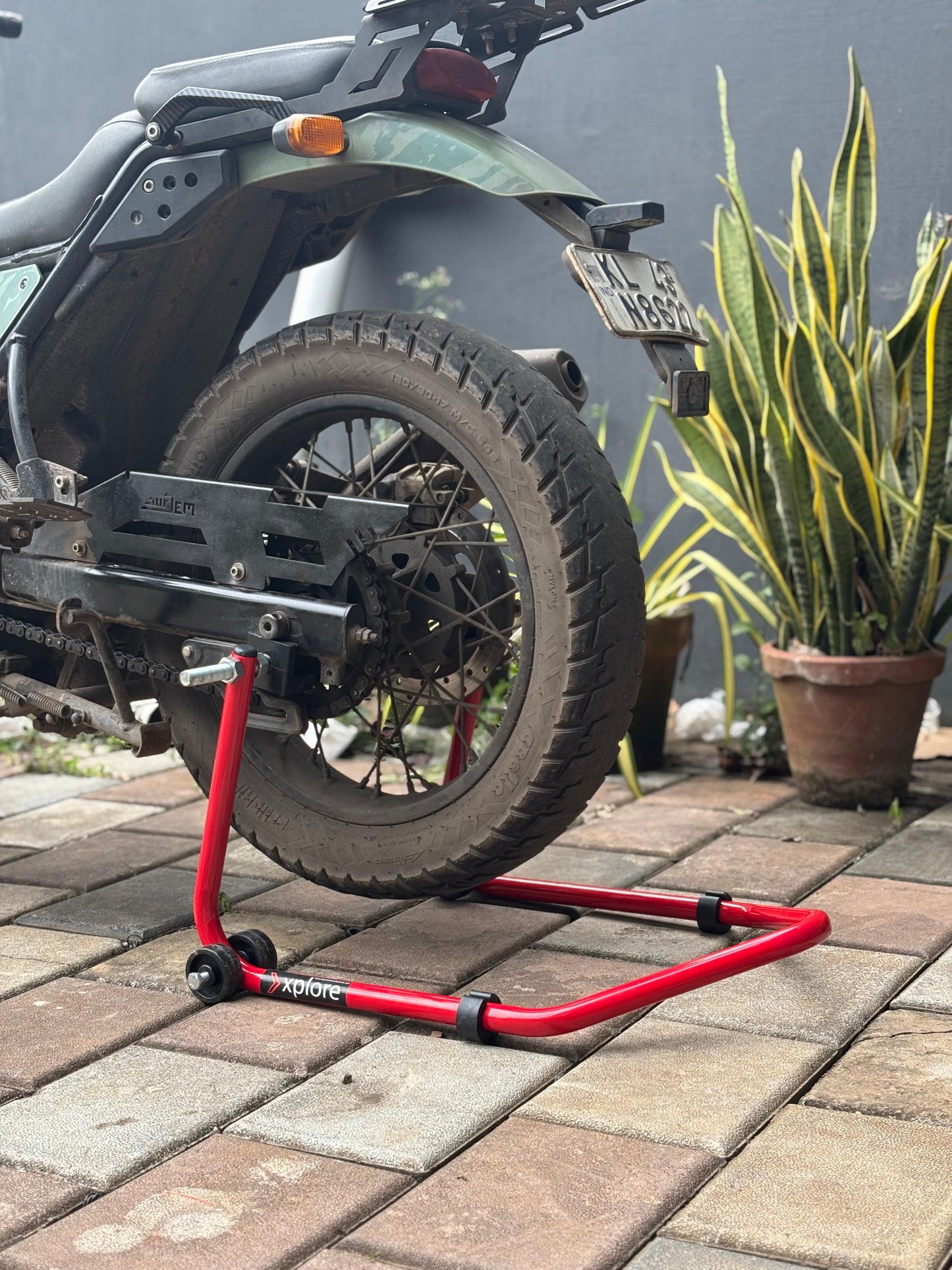 Explore High Quality Universal Paddock Stand With Swingarm L Supports For All Bikes Upto 250kg Weight
