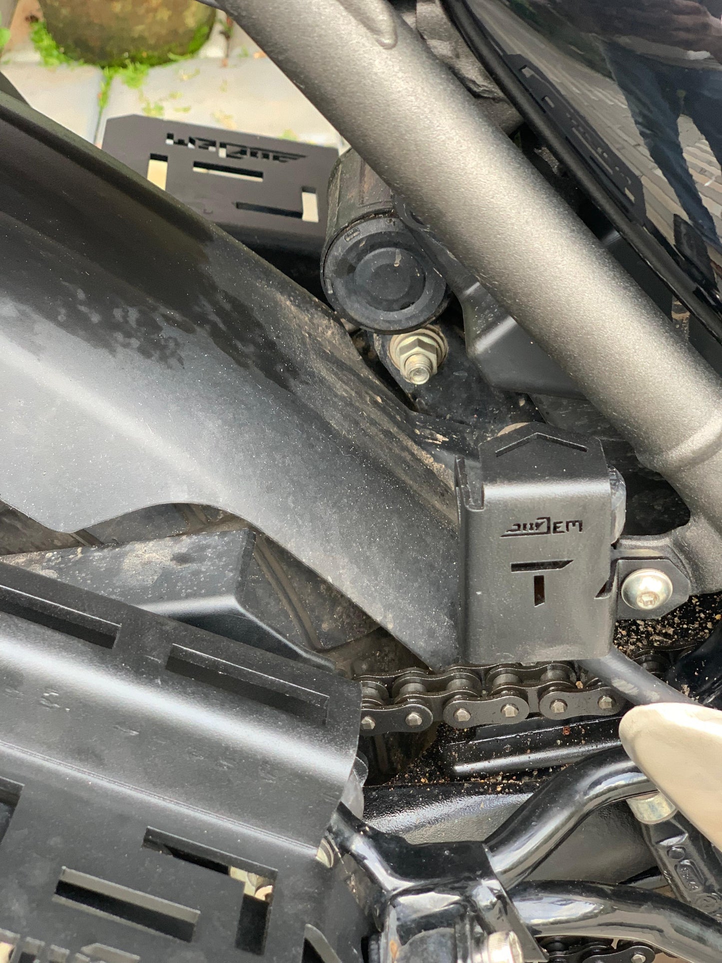 Triumph Scrambler 400 X Oil Container Guard