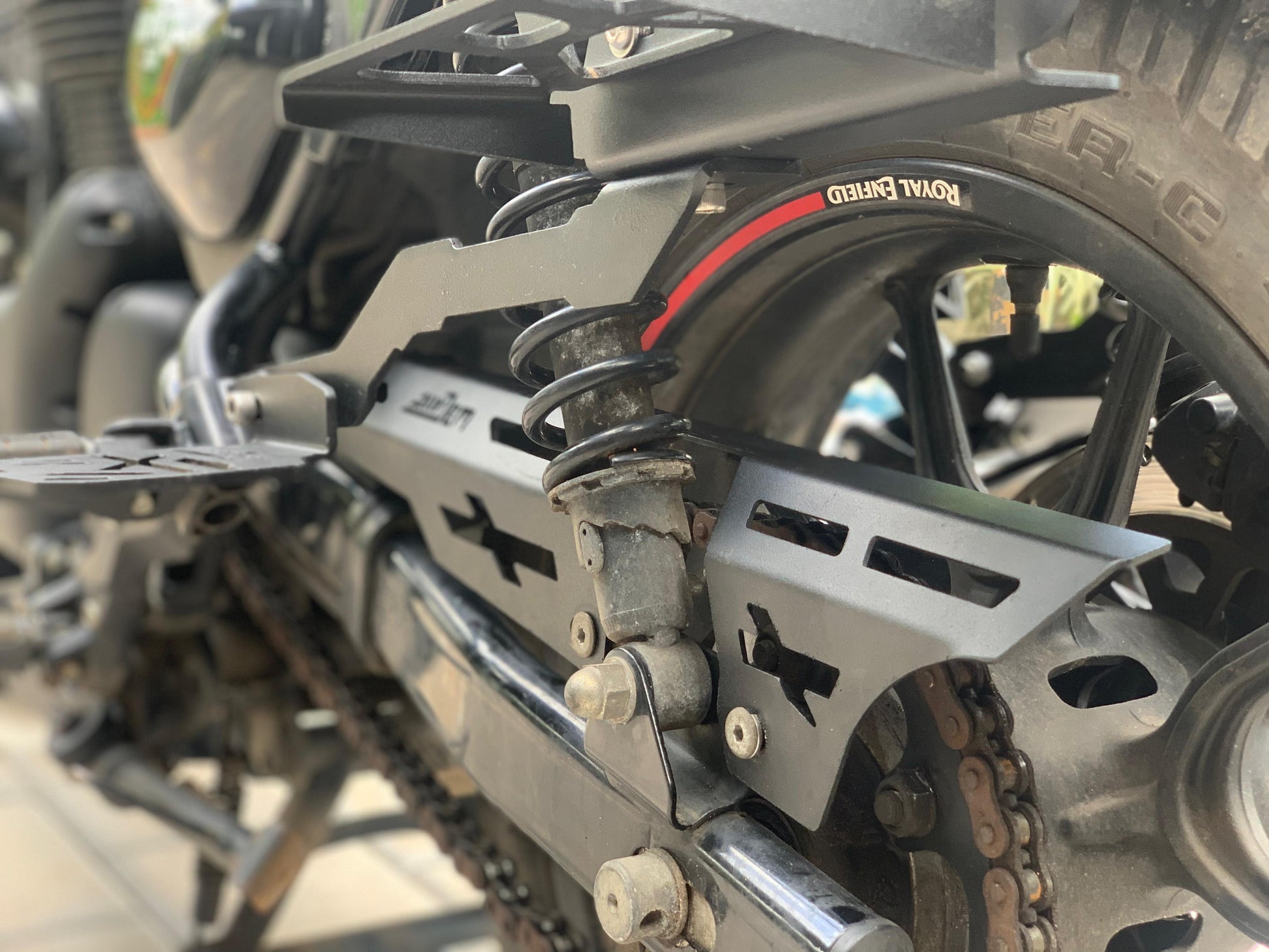 re hunter 350 chainguard 