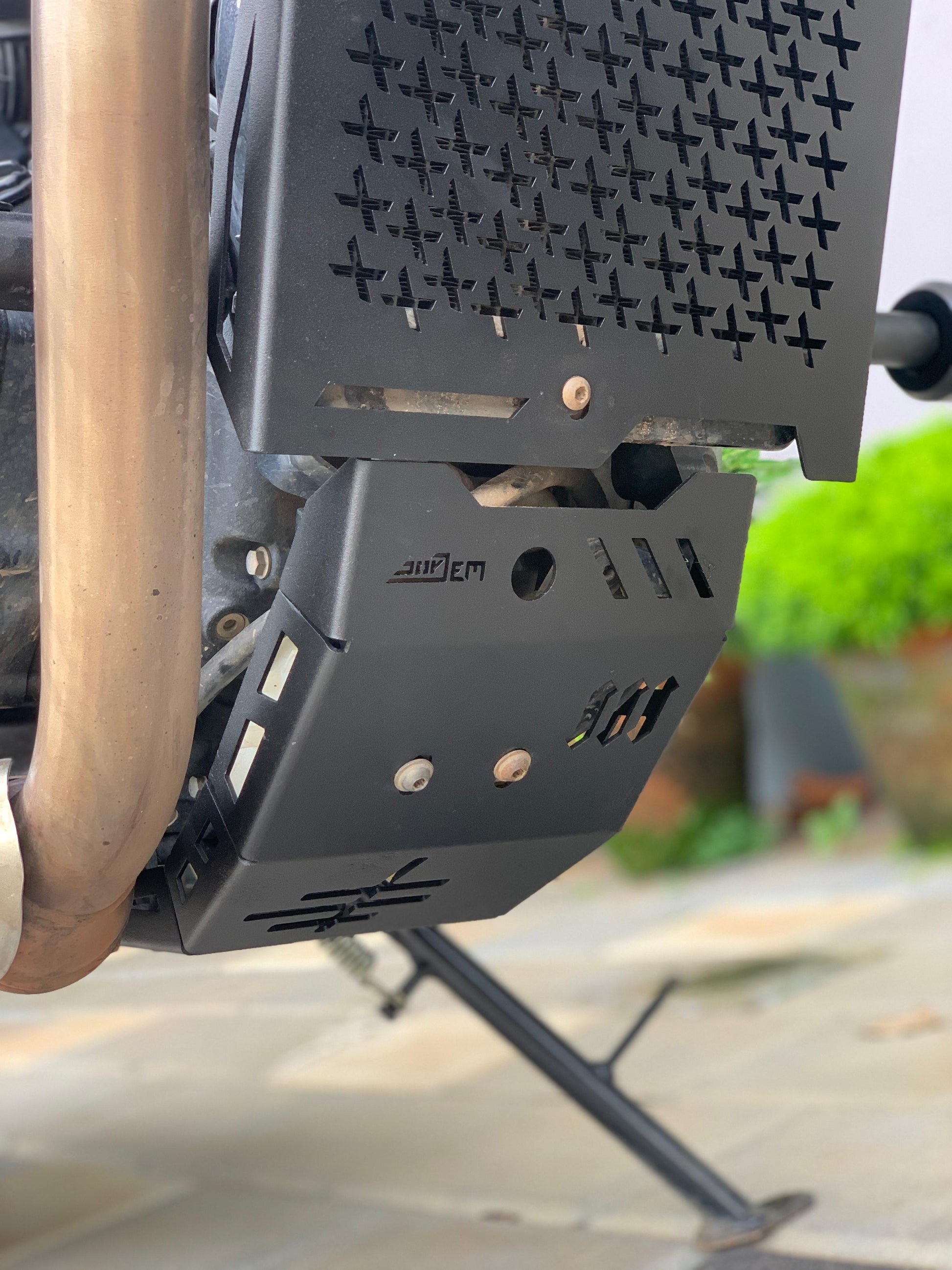 scrambler 400 x bash plate