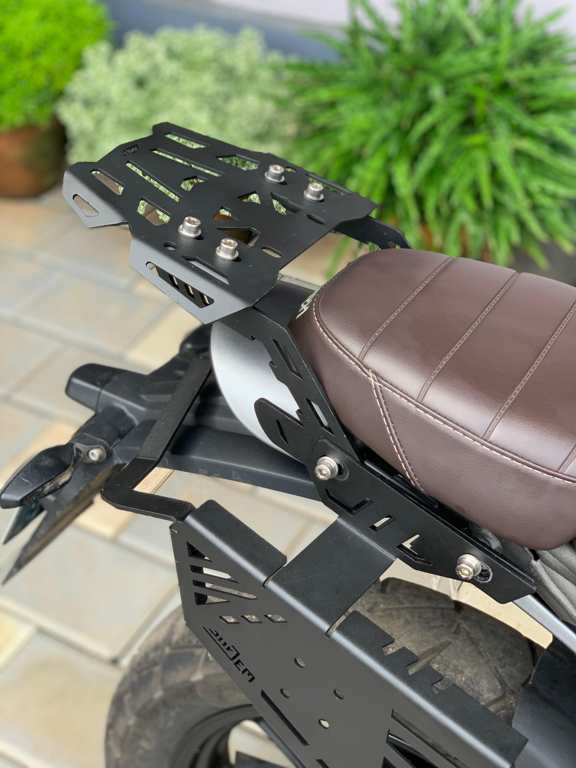 triumph scrambler 400 x luggage carrier