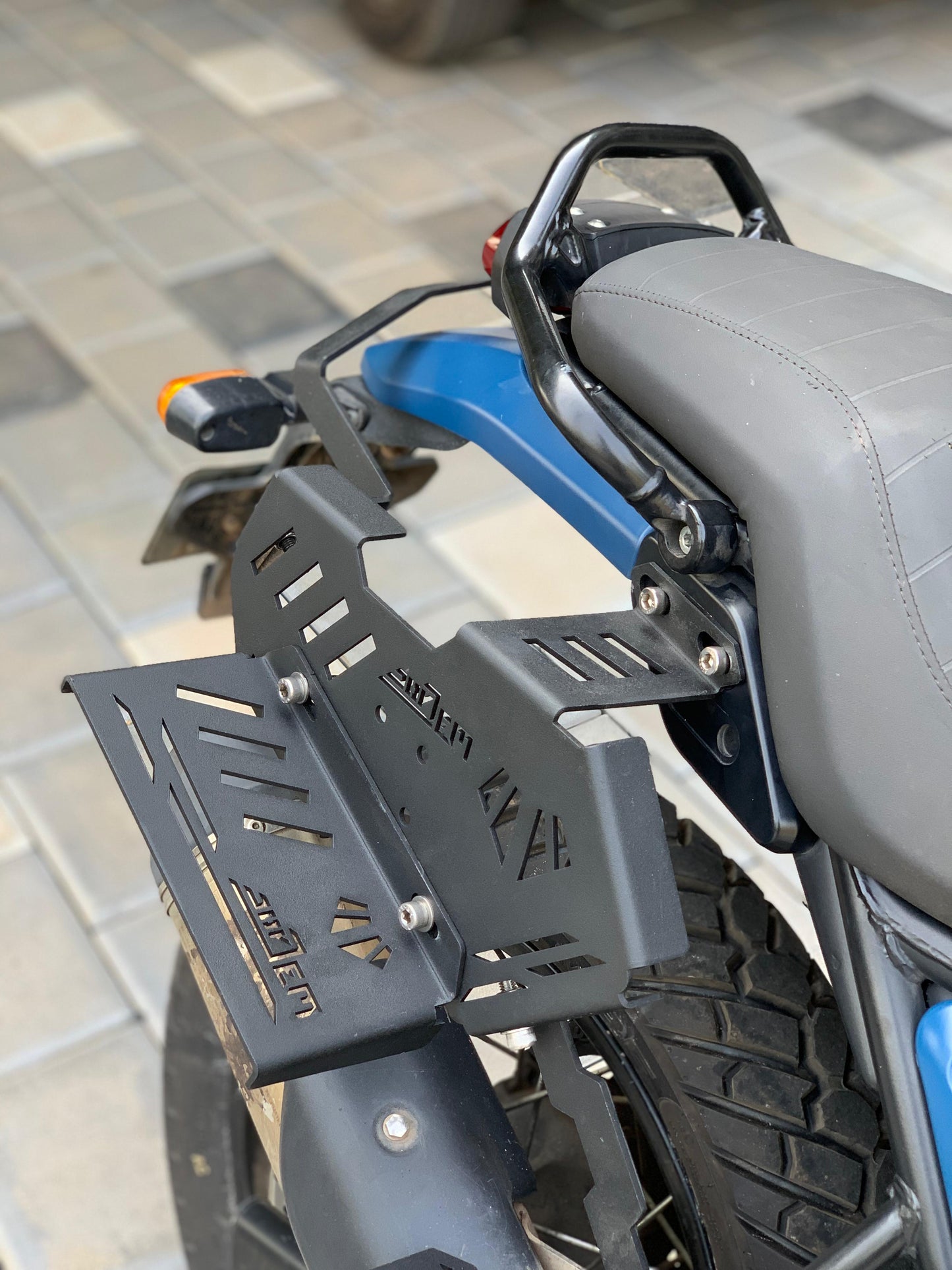 saddle stay for scram 411