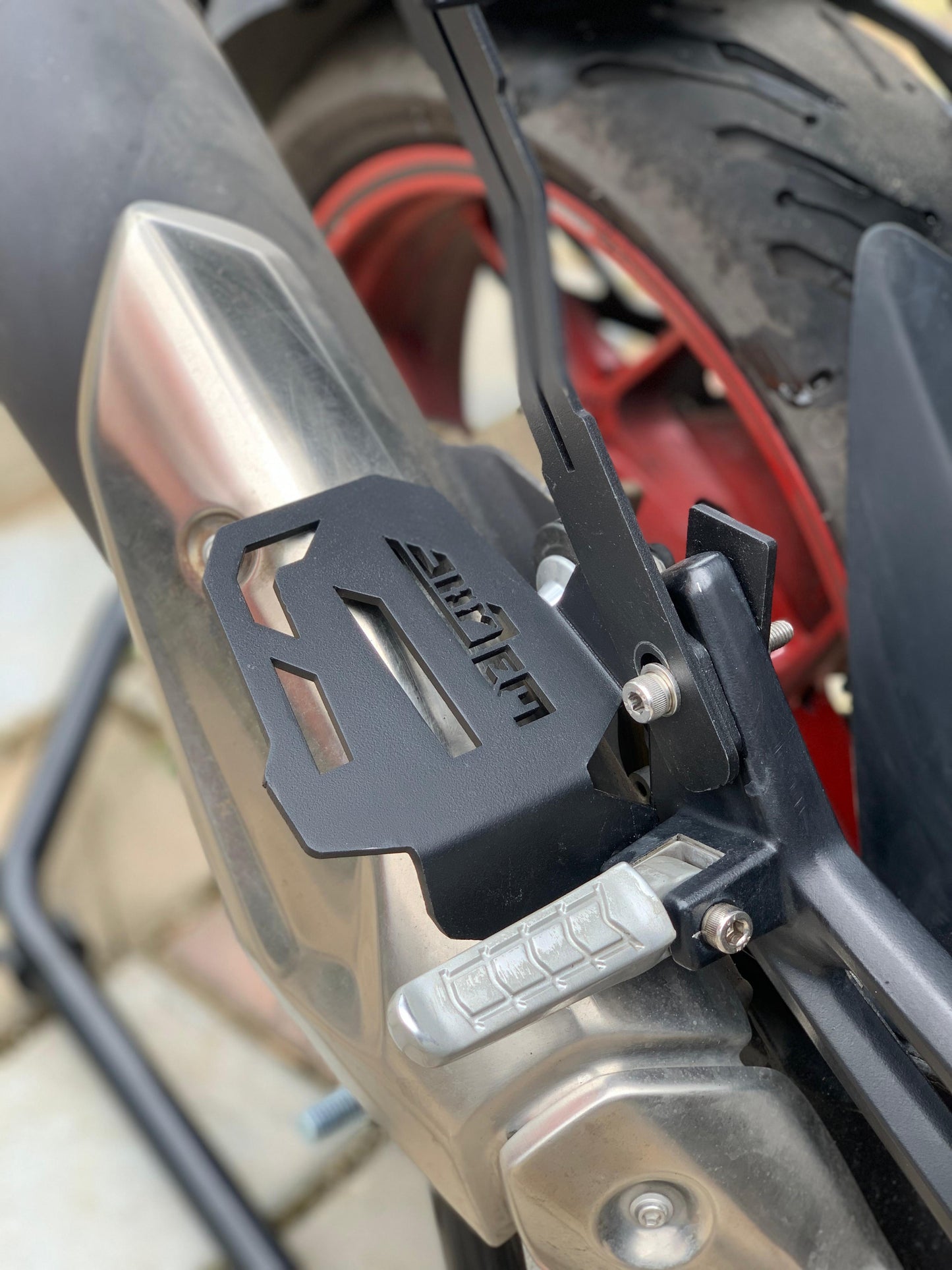 Apache rtr 310 foot rest