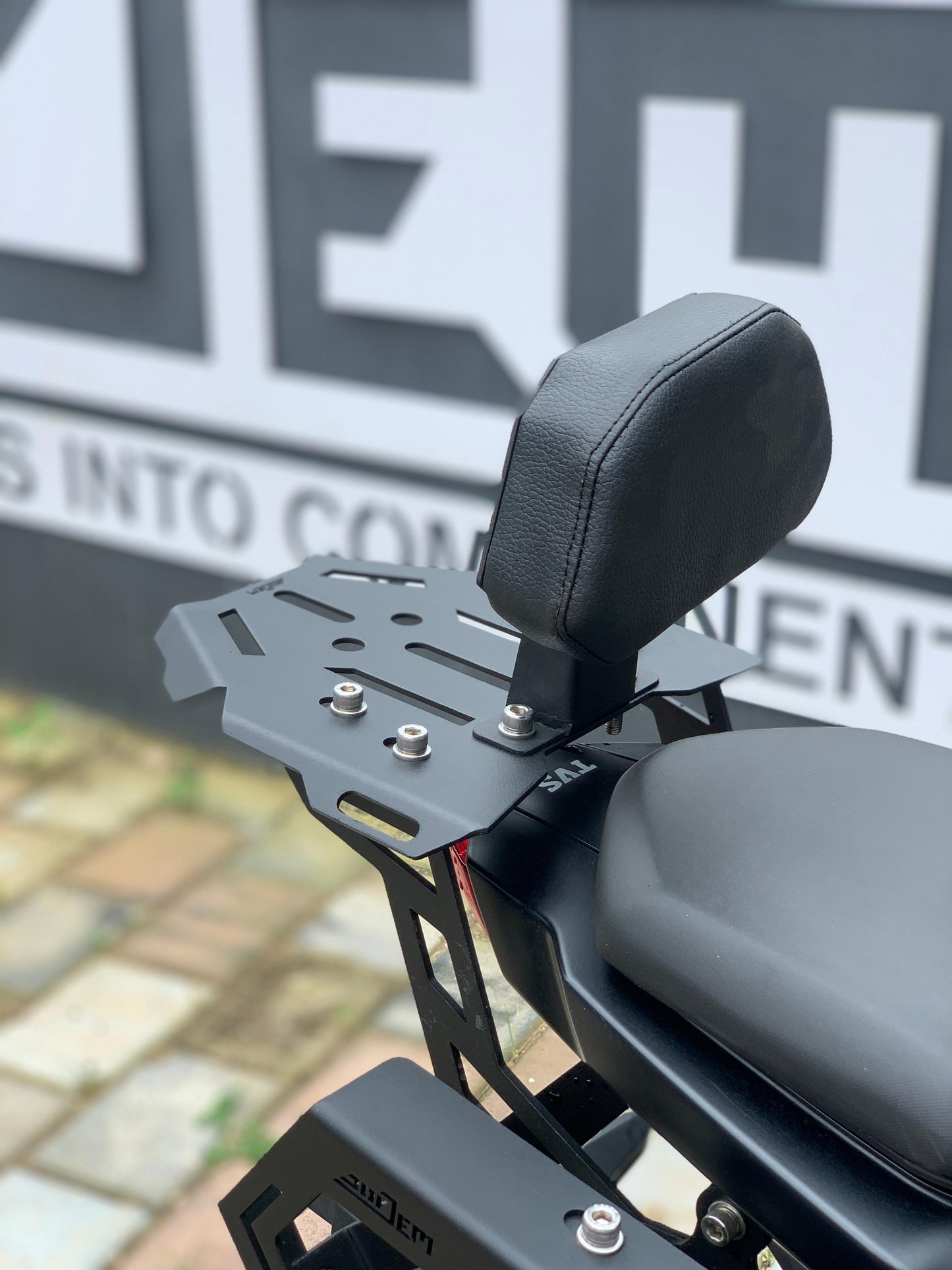 apache rtr 310 back rest