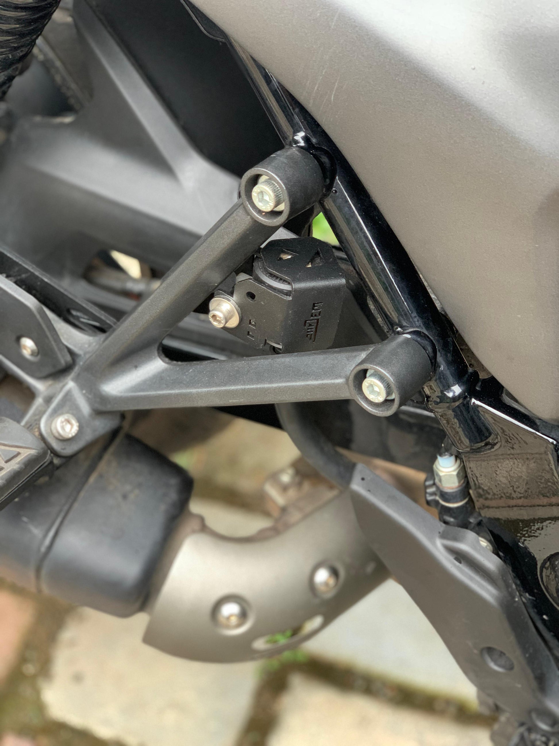 hero mavrick 440 oil container guard