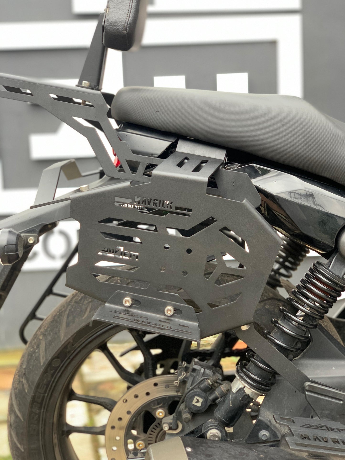 hero mavrick 440 saddle stay