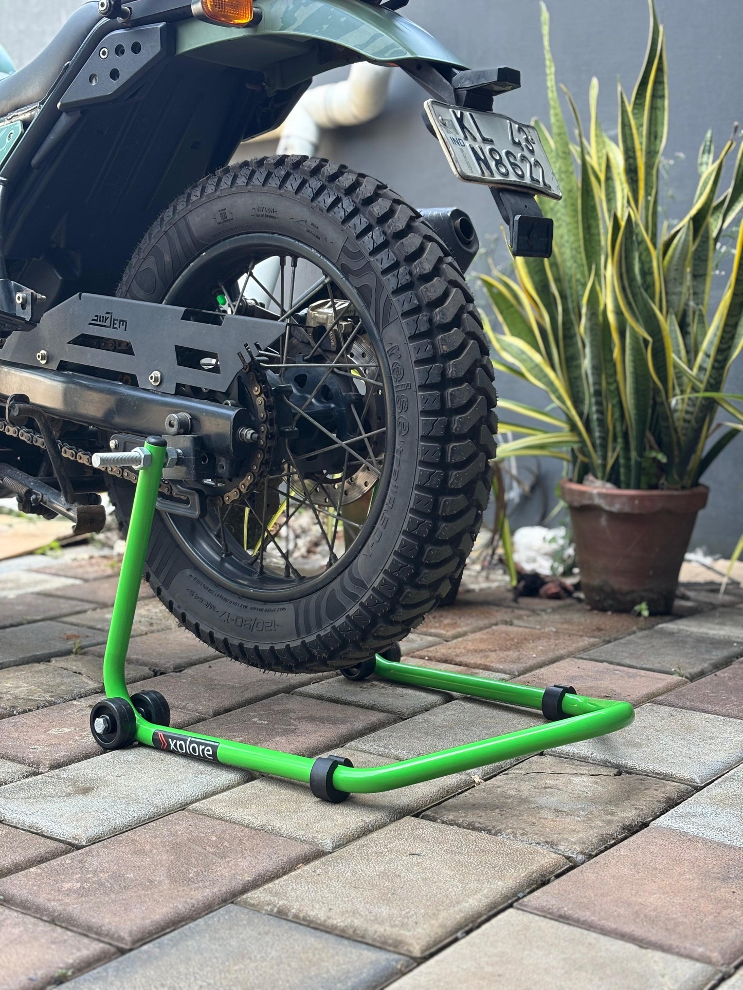 Explore High Quality Universal Paddock Stand With Swingarm L Supports For All Bikes Upto 250kg Weight