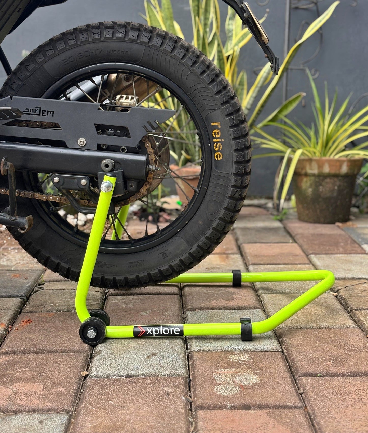 Explore High Quality Universal Paddock Stand With Swingarm L Supports For All Bikes Upto 250kg Weight