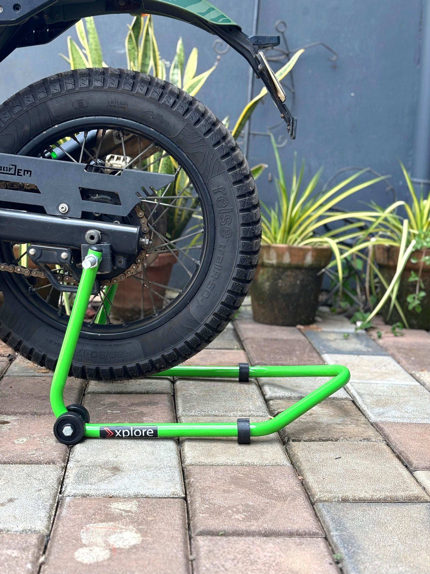 Explore High Quality Universal Paddock Stand With Swingarm L Supports For All Bikes Upto 250kg Weight