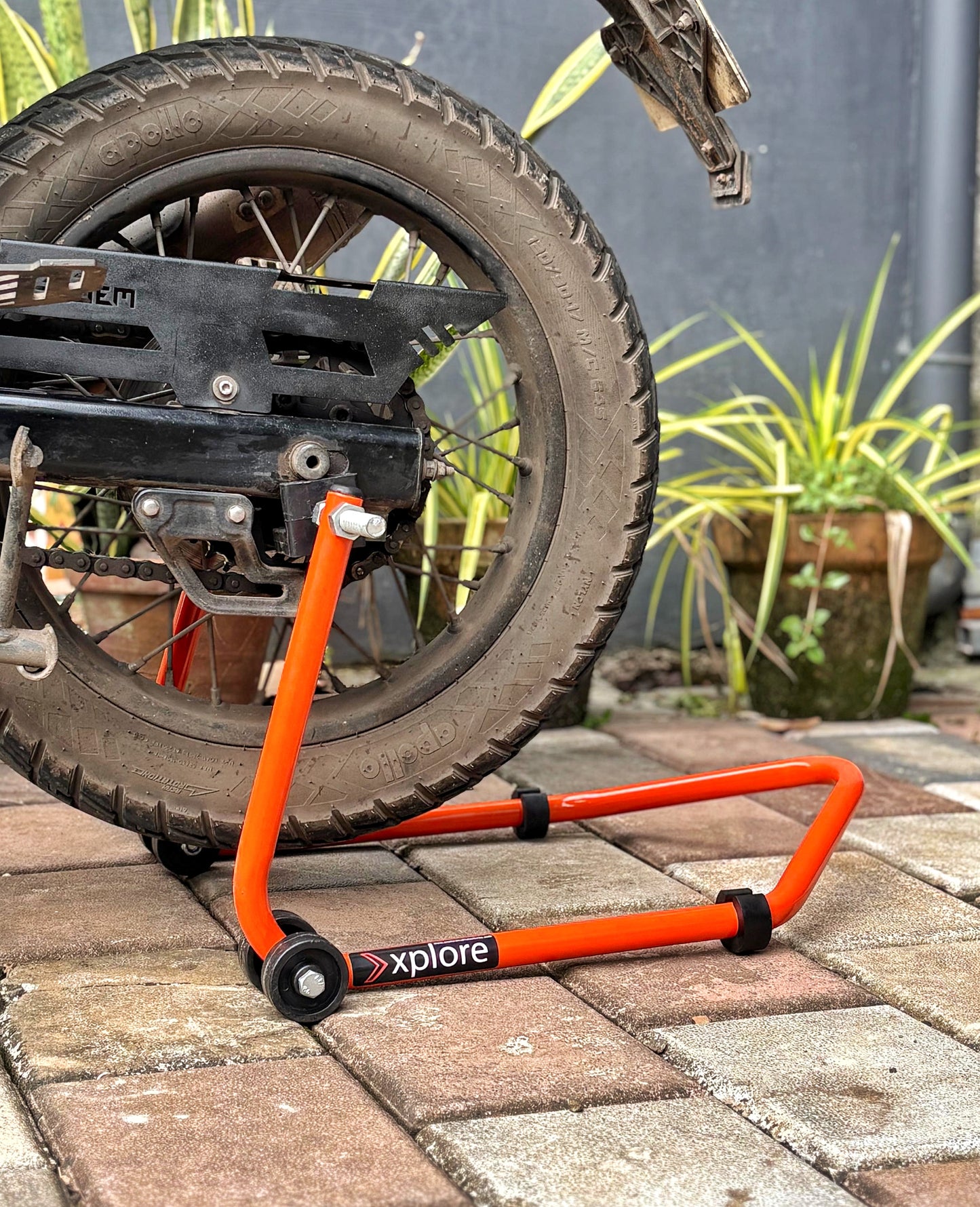 Explore High Quality Universal Paddock Stand With Swingarm L Supports For All Bikes Upto 250kg Weight