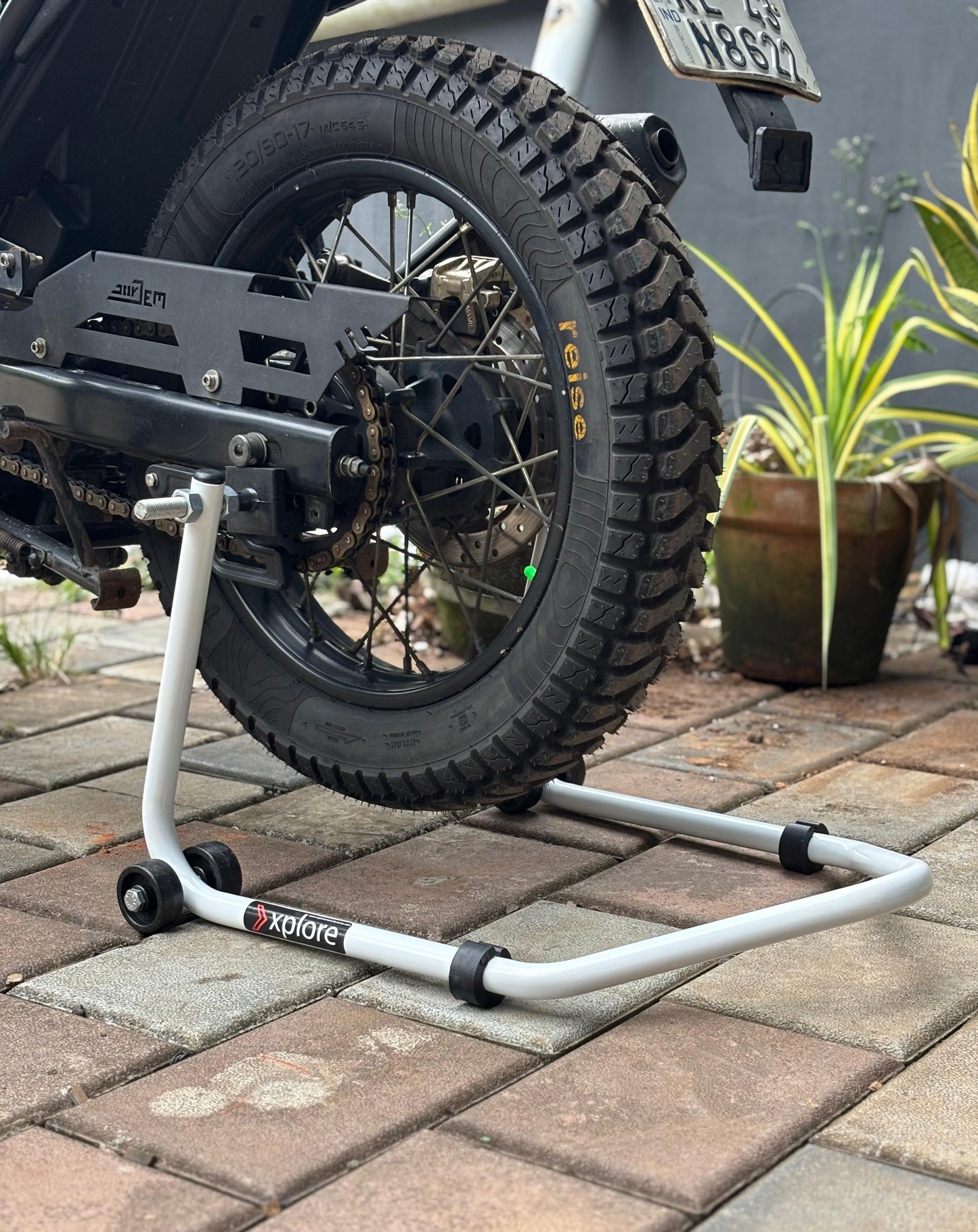 Explore High Quality Universal Paddock Stand With Swingarm L Supports For All Bikes Upto 250kg Weight